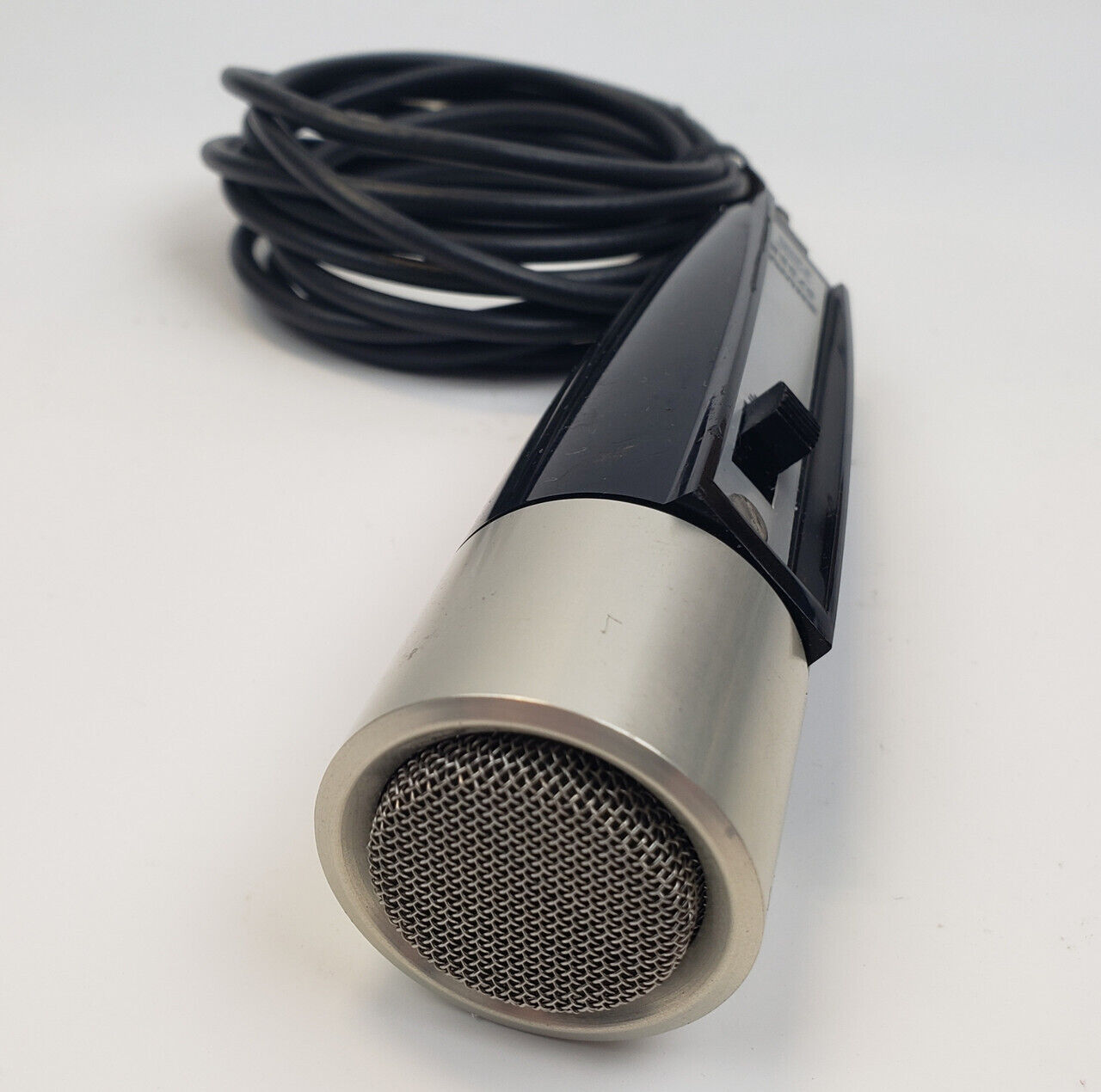 Shure 575SB Dynamic Microphone | Grade B - ShopComprenew