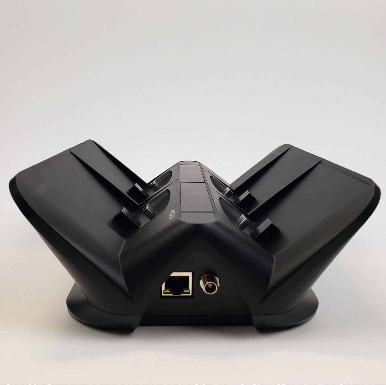 Shure SBC450 4-Bay Networked Charging Station | Grade B - ShopComprenew