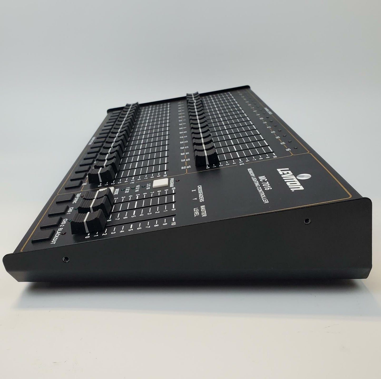 Leviton MC7016 DMX/Multiplex Lighting Controller | Grade F