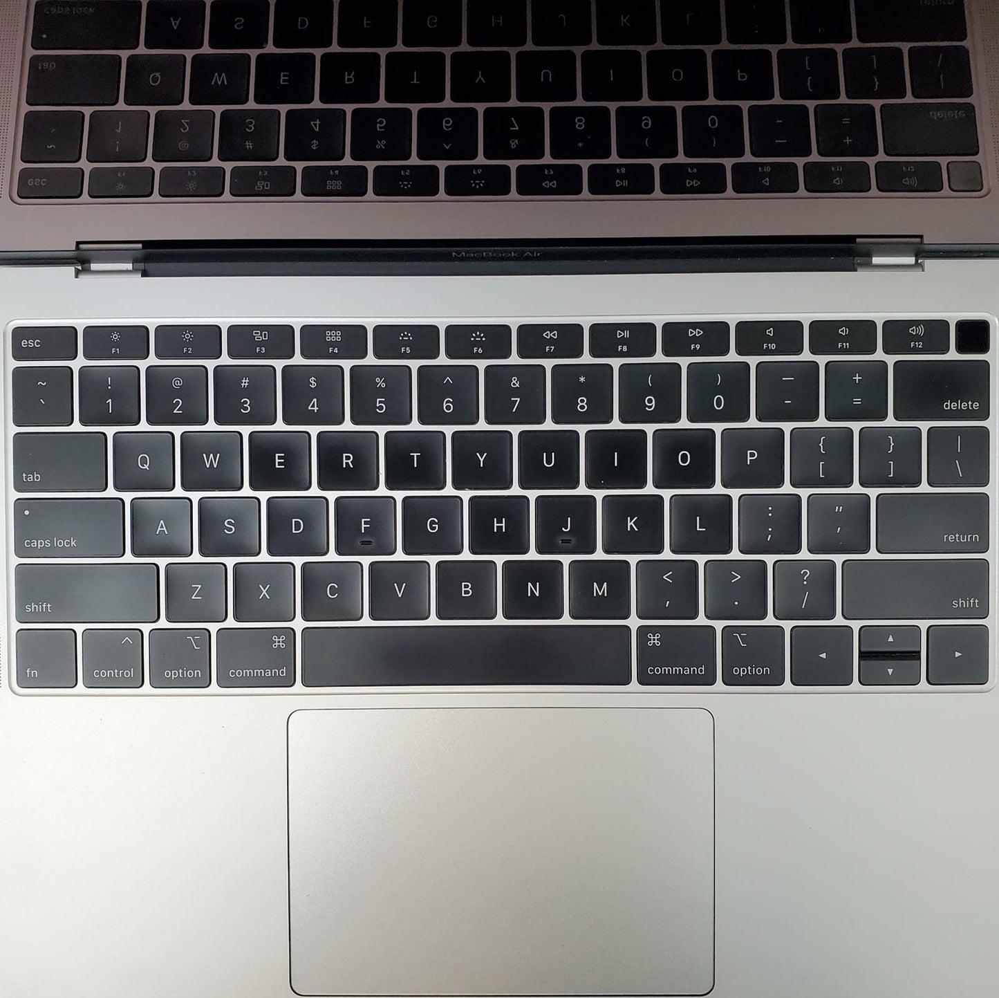 Apple MacBook Air 2019 A1932 Sonoma i5-8210Y 8GB RAM 256GB NVMe | Grade B