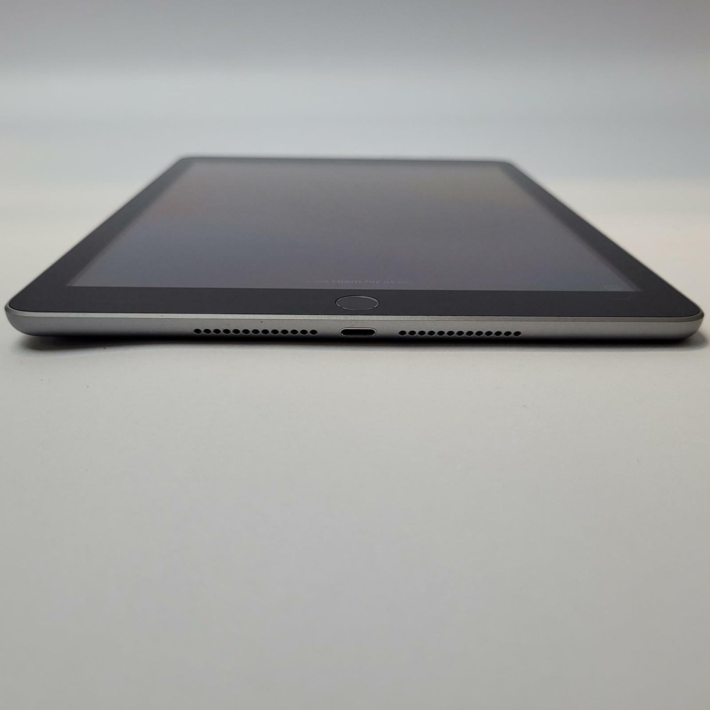 APPLE IPAD 5 MP2F2LL/A 32GB WiFi Tablet SPACE GRAY | Grade C