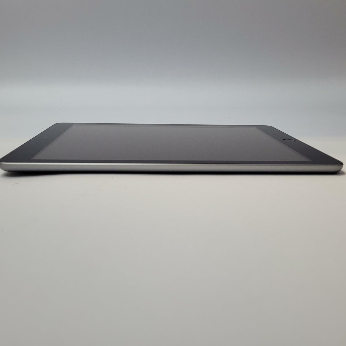 APPLE IPAD 5 MP2F2LL/A 32GB WiFi Tablet SPACE GRAY | Grade C