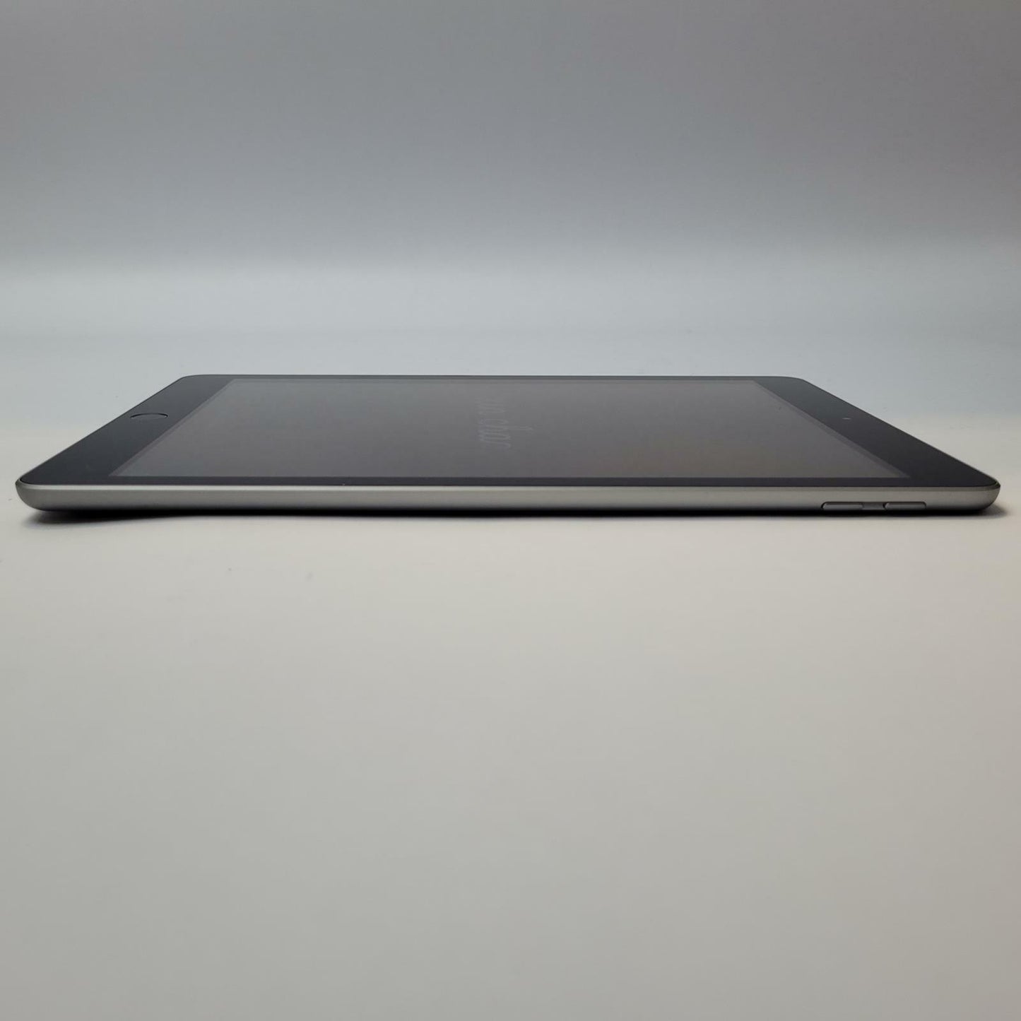 APPLE IPAD 5 MP2F2LL/A 32GB WiFi Tablet SPACE GRAY | Grade C