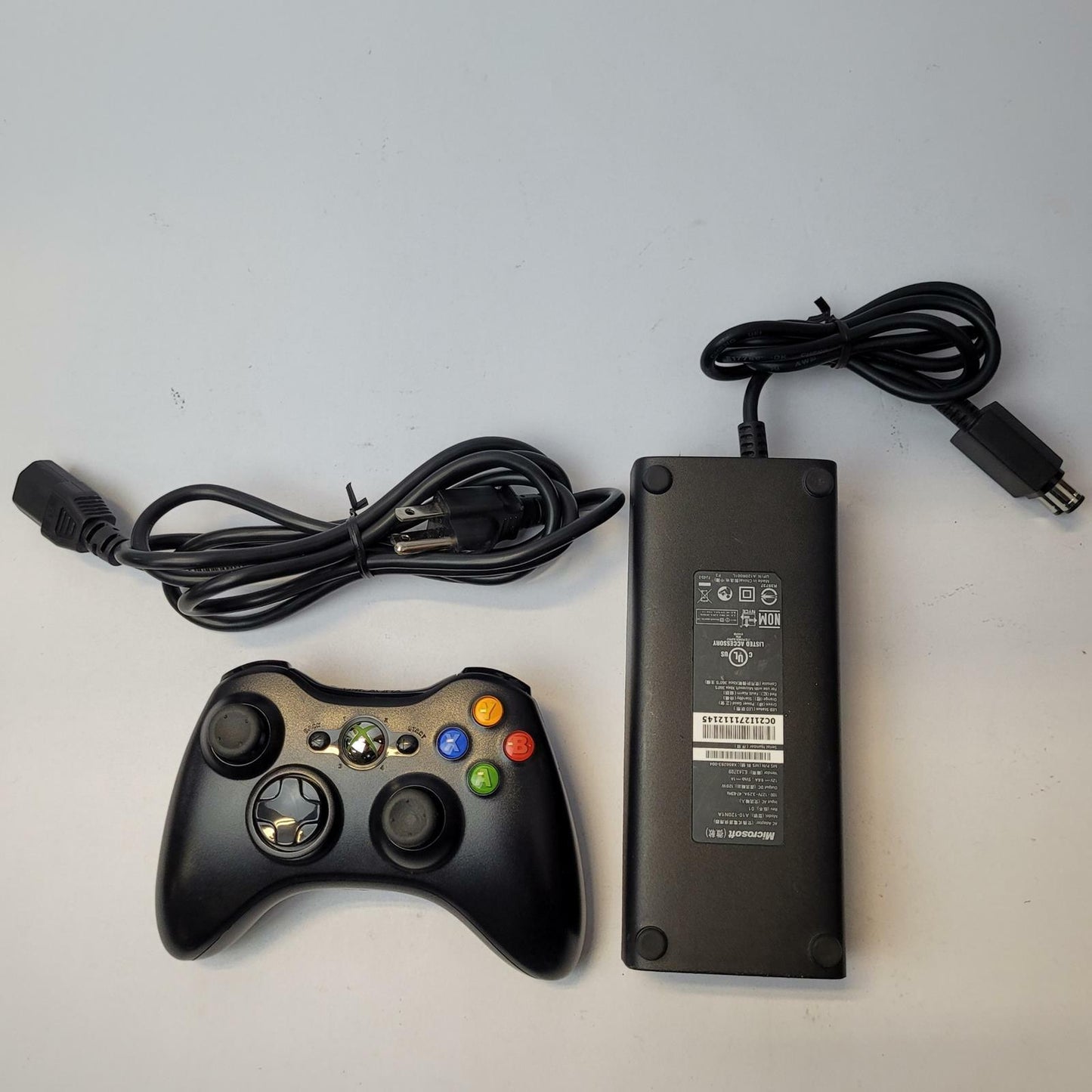 Microsoft Xbox 360 S 1439 4GB Console Bundle (Black) | Grade B