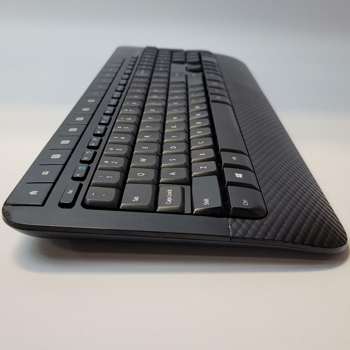 Microsoft 2000 USB Wireless Keyboard | Grade B