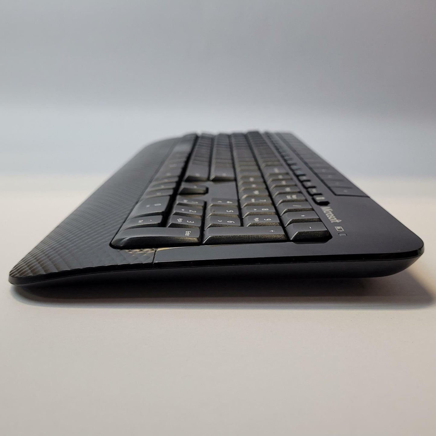 Microsoft 2000 USB Wireless Keyboard | Grade B