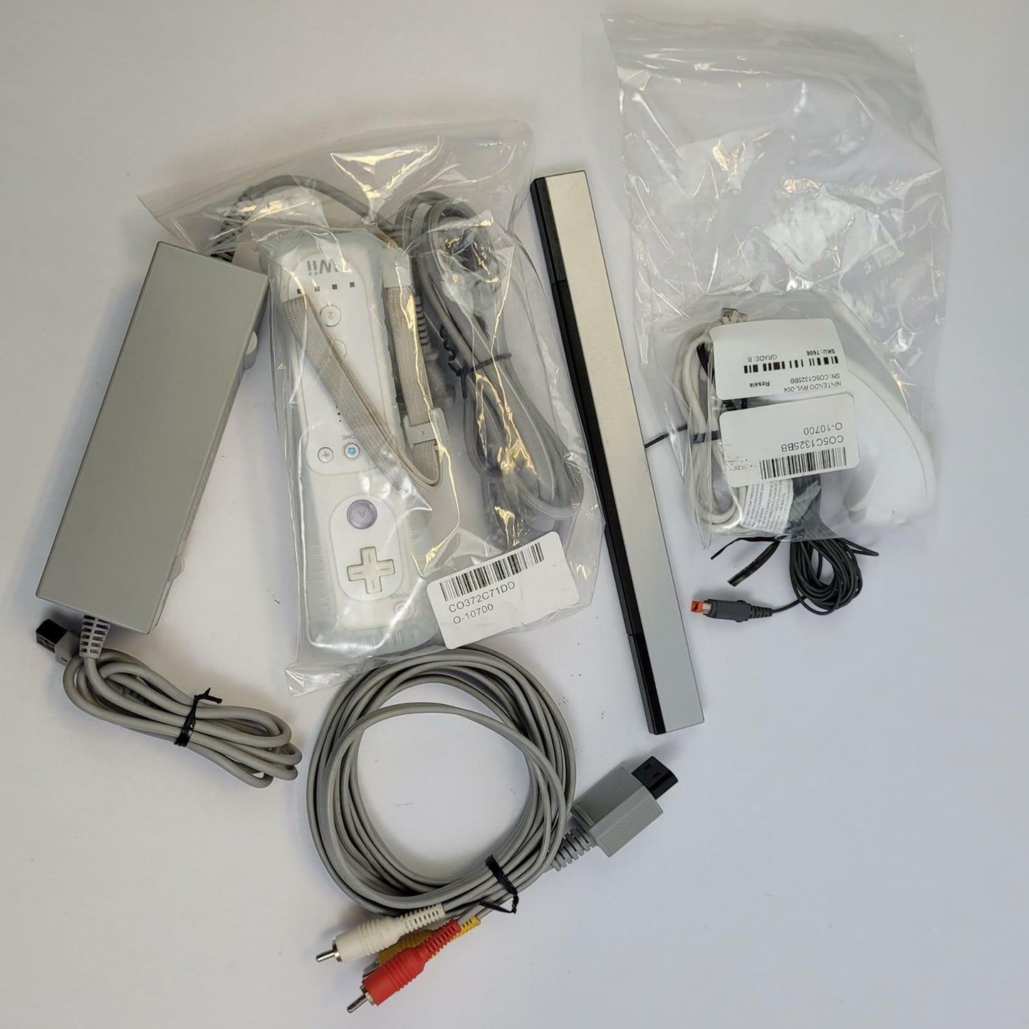 Nintendo Wii RVL-001 Console Bundle (White) | Grade B