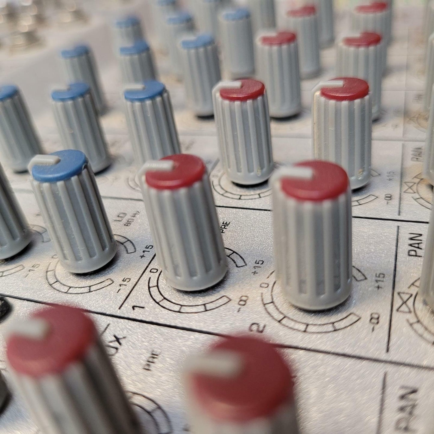 BEHRINGER Eurorack MX802A 8-Channel Audio Mixer | Grade B