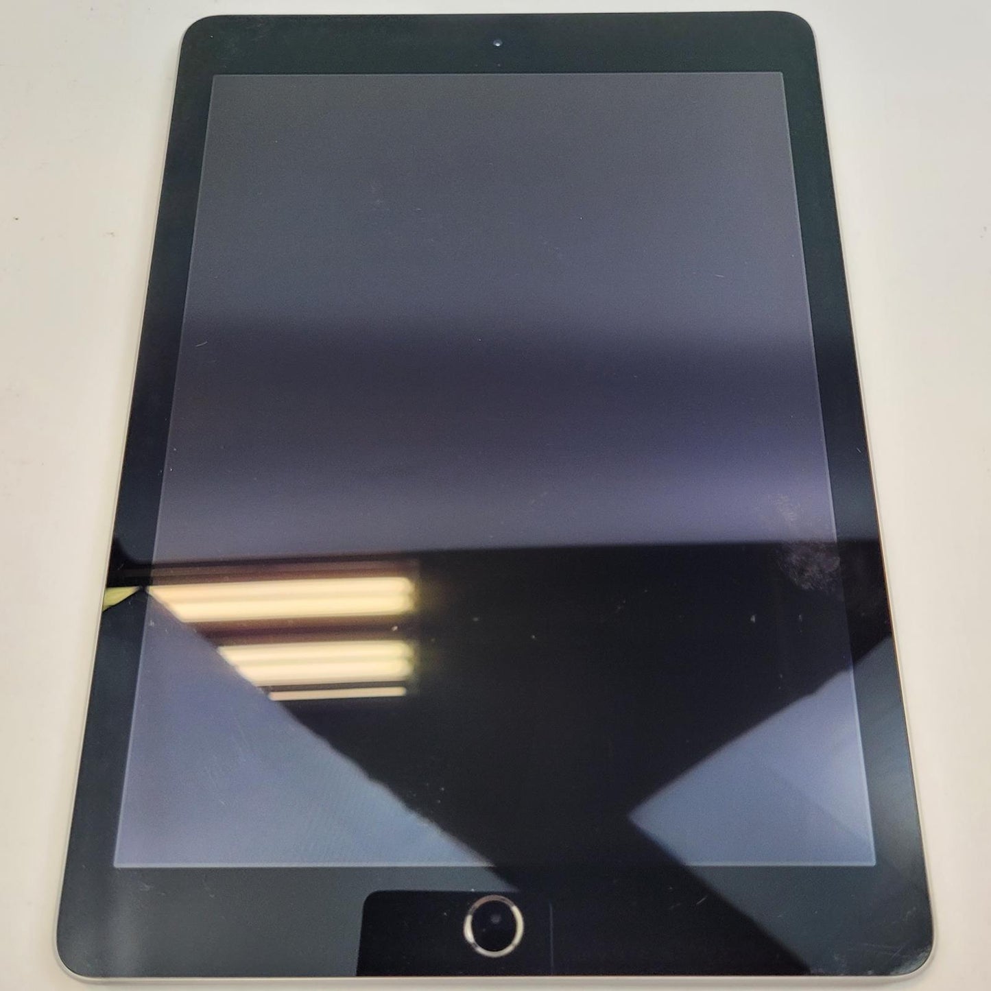 APPLE iPad Pro 9.7" MLRU2LL/A 32GB Tablet SPACE GRAY | Grade C | 14847