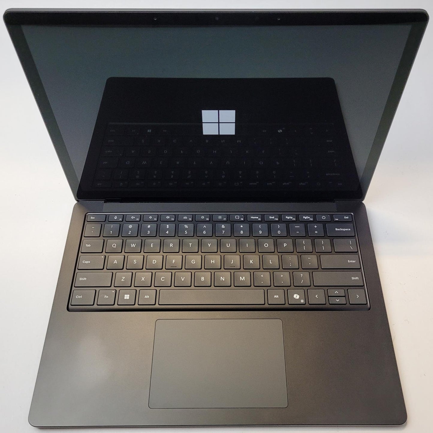 MICROSOFT 2033 Windows 11 Home Ultra 7 165H 32GB RAM 256GB NVME | Grade B