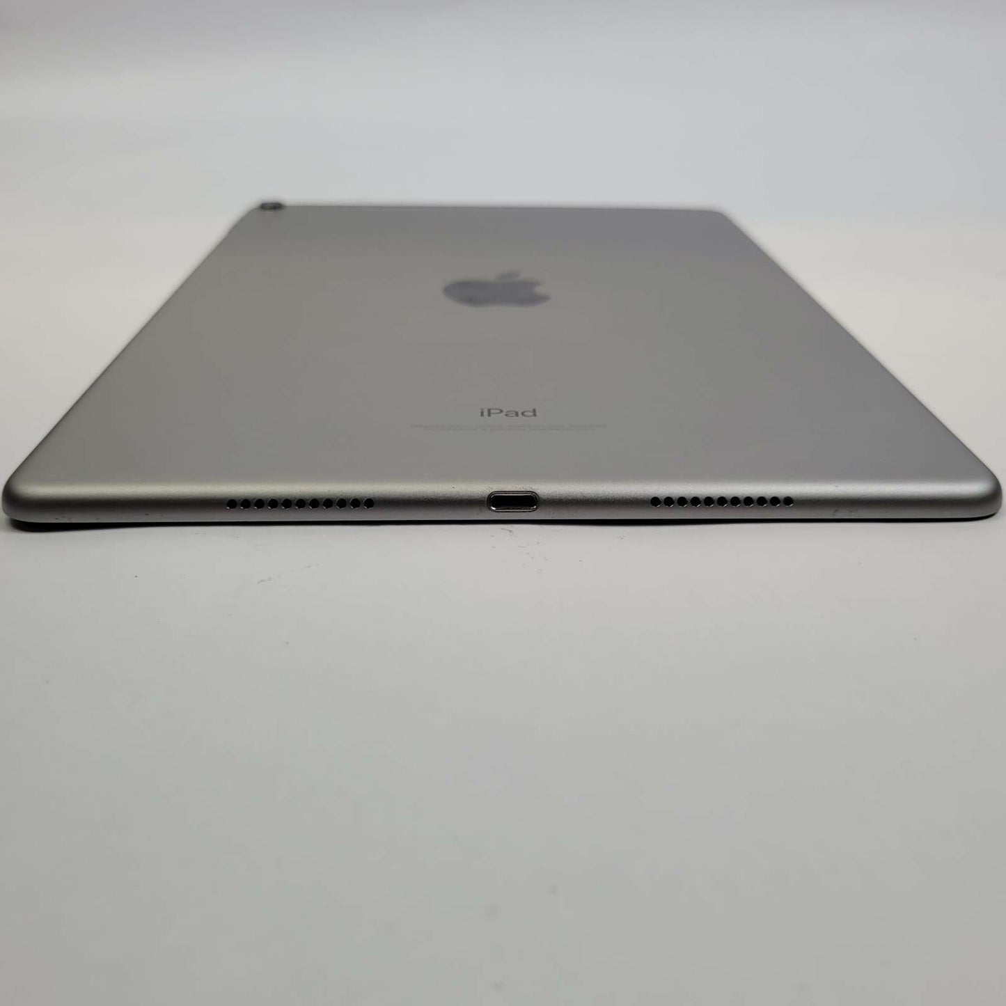 APPLE iPad Pro 10.5" MQF32LL/A 64GB WiFi Tablet SPACE GRAY | Grade C