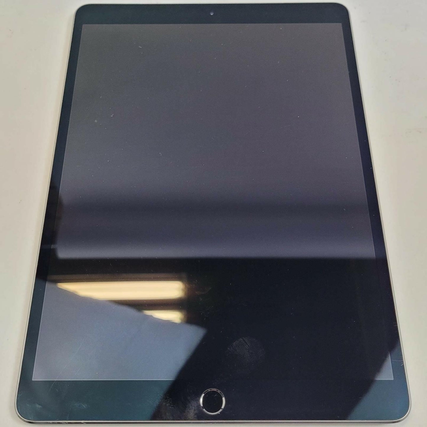 APPLE iPad Pro 10.5" MQF32LL/A 64GB WiFi Tablet SPACE GRAY | Grade C