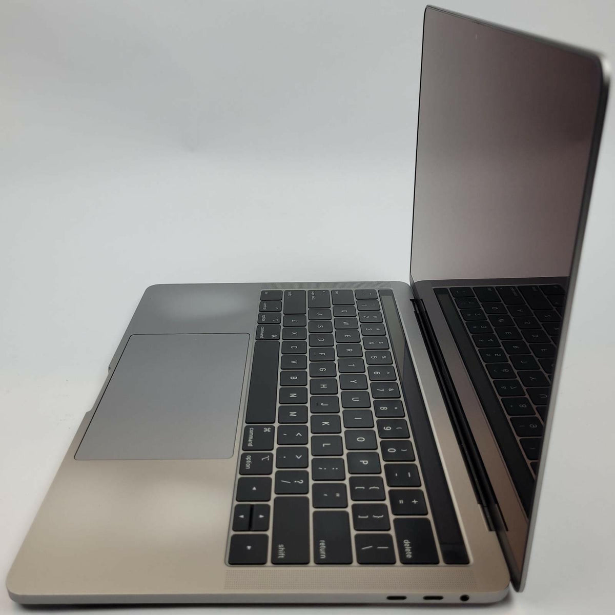 APPLE MacBook Pro A1989 MacOS Sequoia i7-8569U 16.00GB RAM 500GB NVME | Grade C