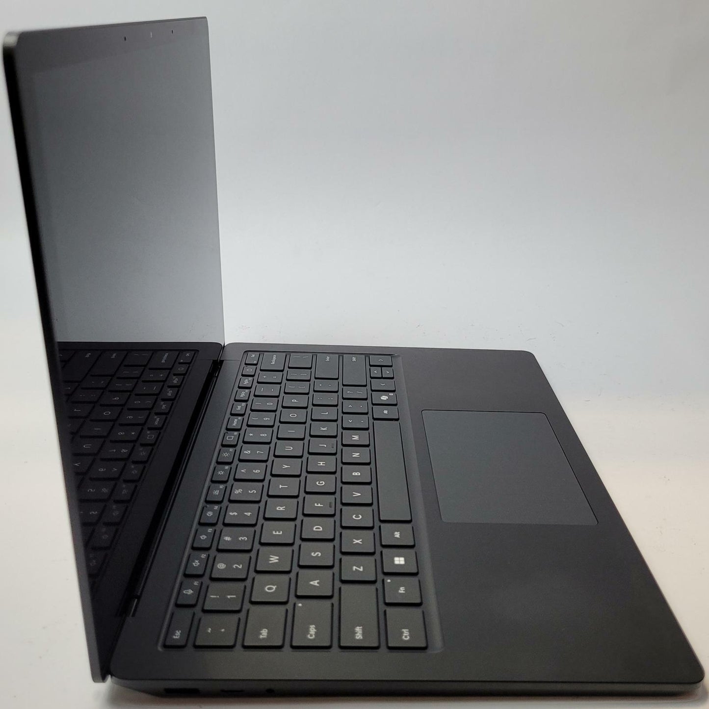 MICROSOFT 2033 Windows 11 Home Ultra 7 165H 32GB RAM 256GB NVME | Grade B