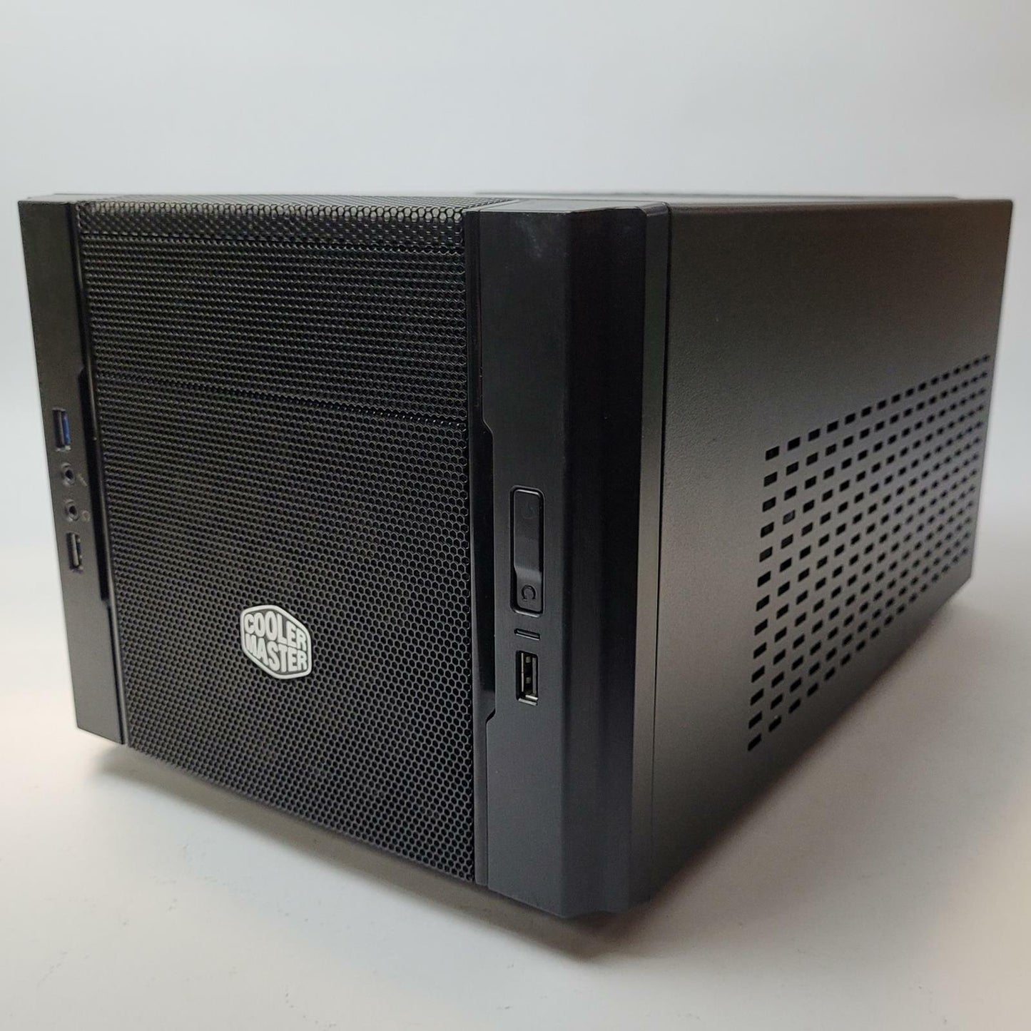 Cooler Master Custom Linux Bazzite I7-6700K 16GB RAM 1TB M.2 8GB GPU | Grade B