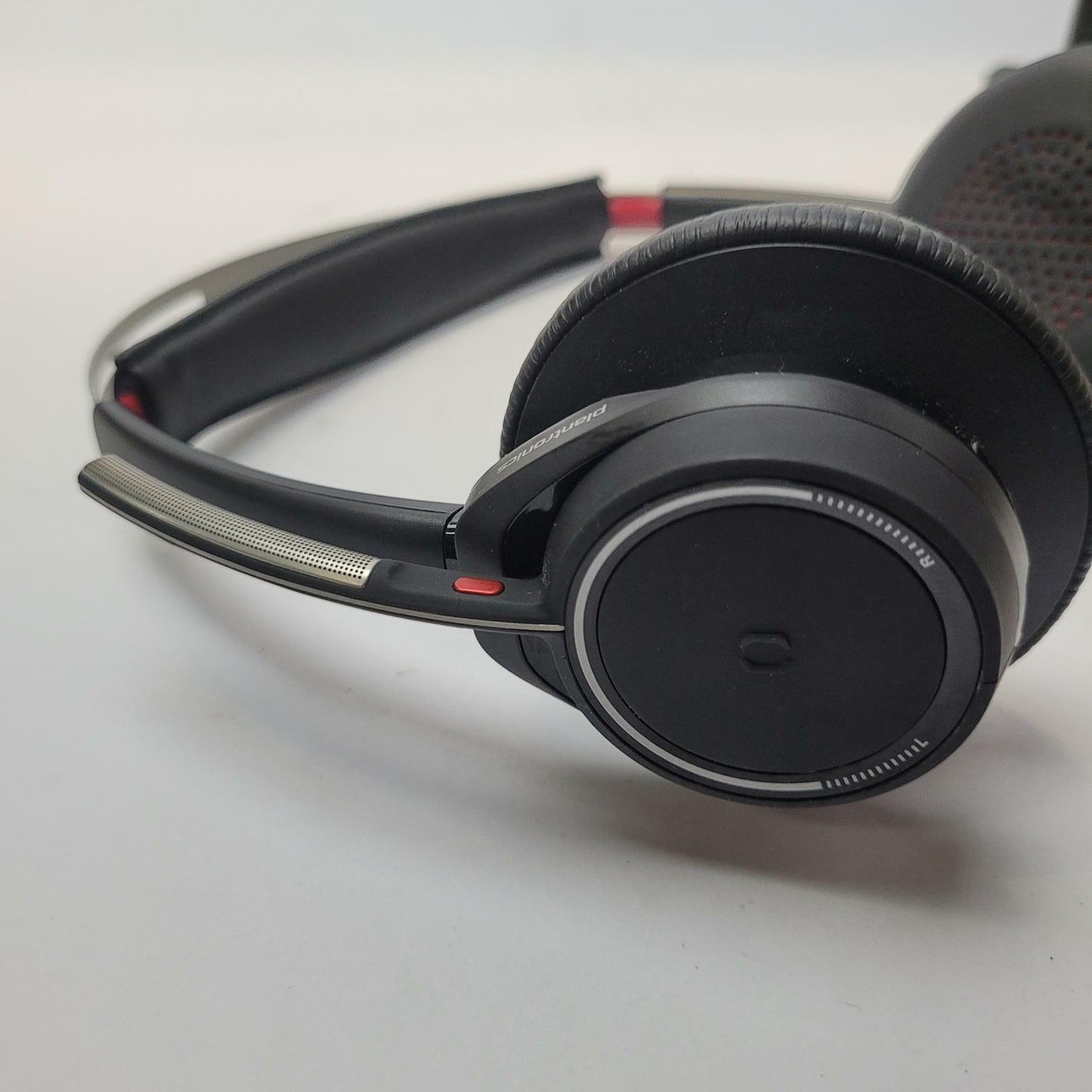 Plantronics Voyager Focus B825 USB-A Wireless Headset | Grade A