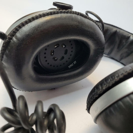 PIONEER SE-305 1/4" Wired Stereo Headphones | Grade B