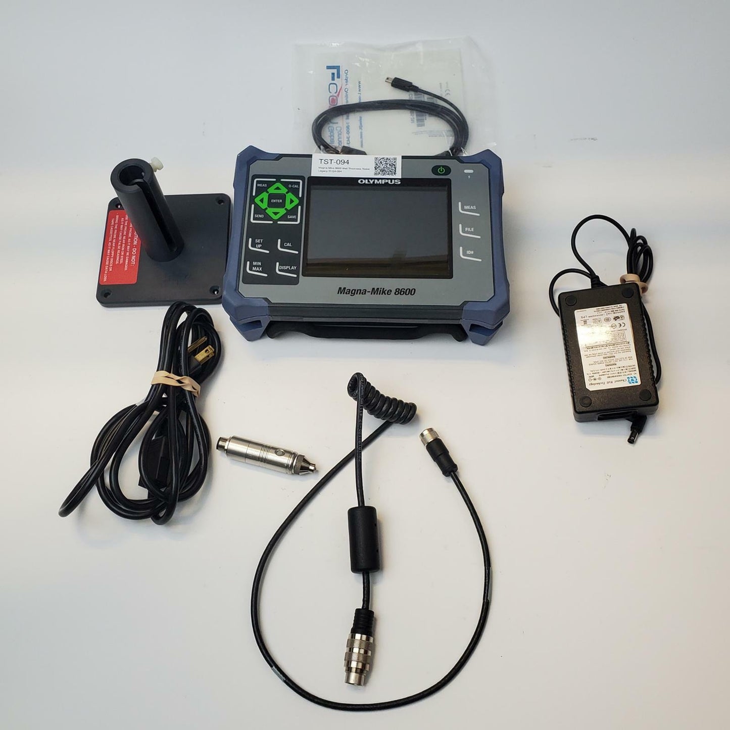 OLYMPUS MAGNA-MIKE 8600 Thickness Gauge w/ Case | Grade D