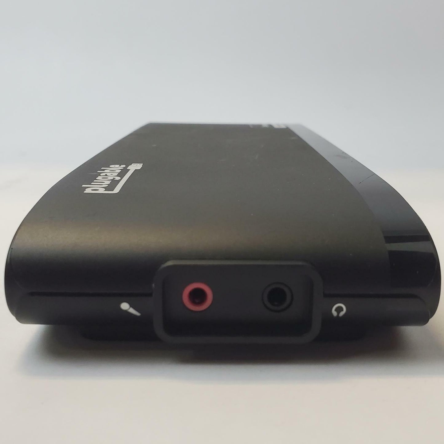 PLUGABLE UD-3900H Laptop Docking Station Bundle | Grade B