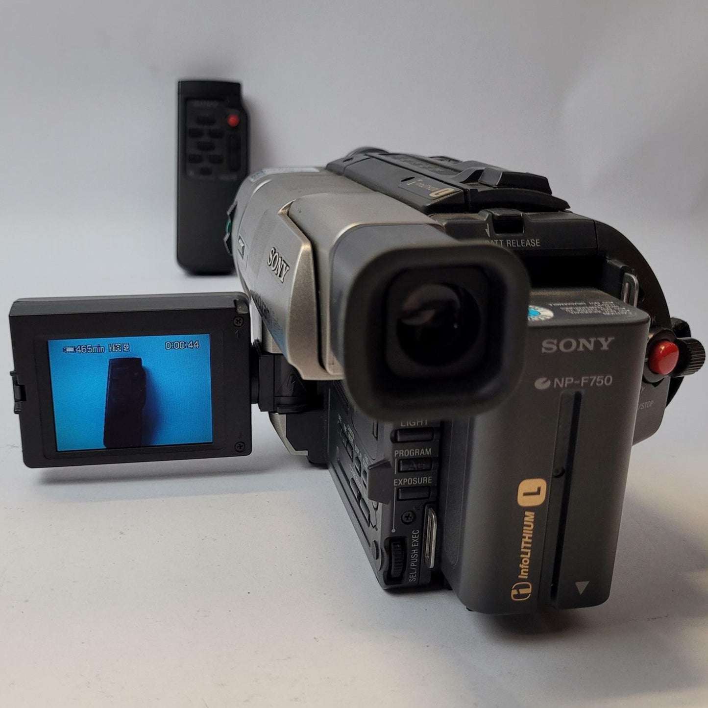 SONY CCD-TRV67 8mm Handicam Bundle | Grade B