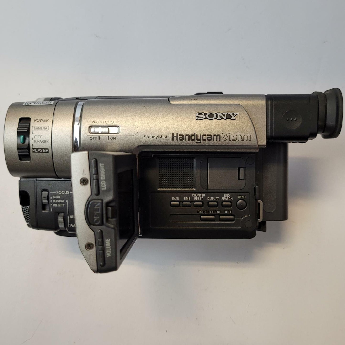 SONY CCD-TRV67 8mm Handicam Bundle | Grade B