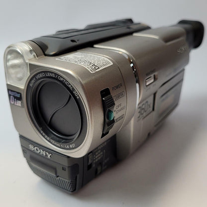 SONY CCD-TRV67 8mm Handicam Bundle | Grade B