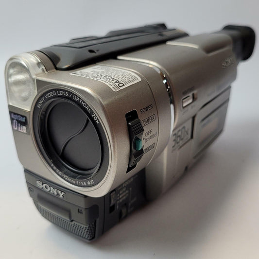 SONY CCD-TRV67 8mm Handicam Bundle | Grade B