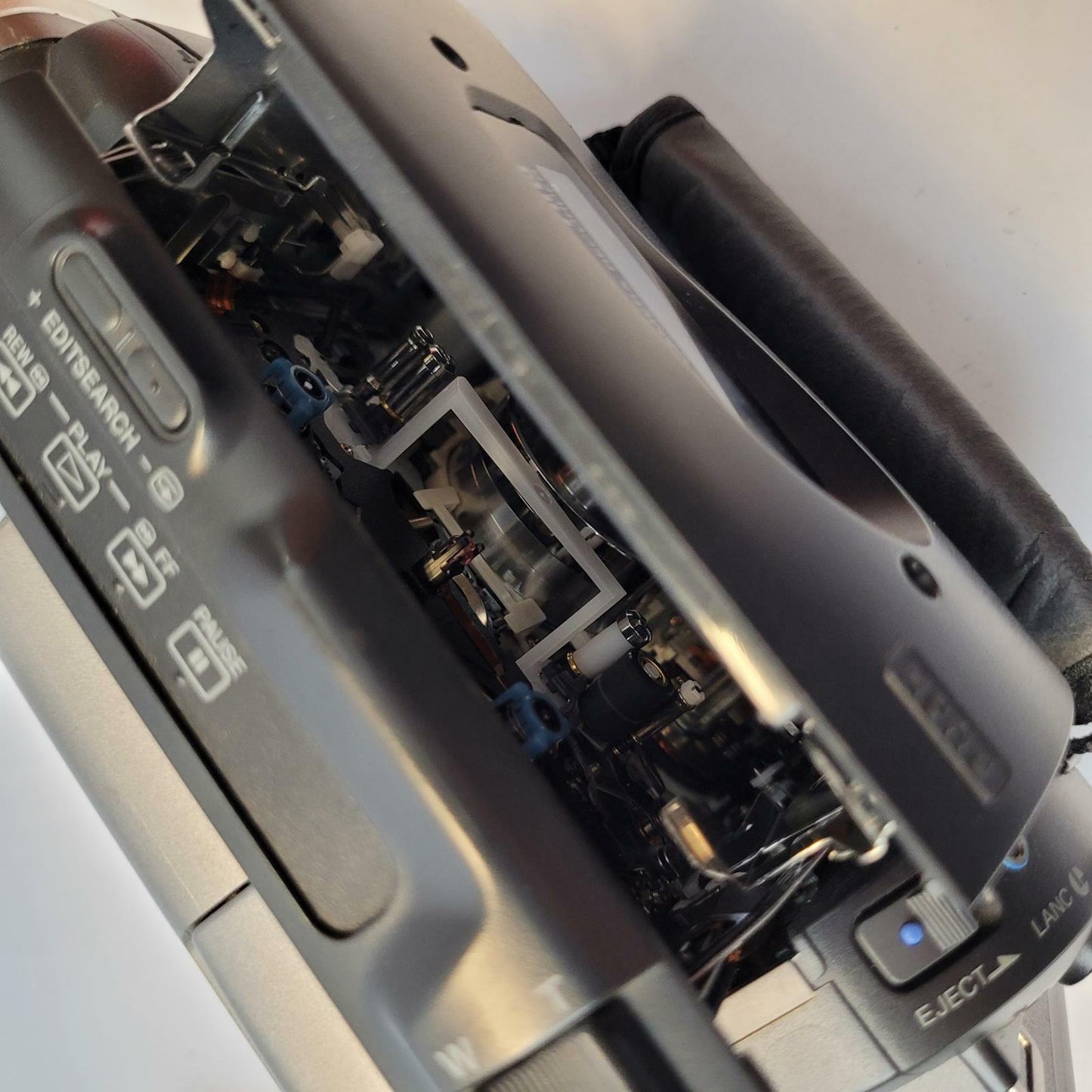 SONY CCD-TRV67 8mm Handicam Bundle | Grade B