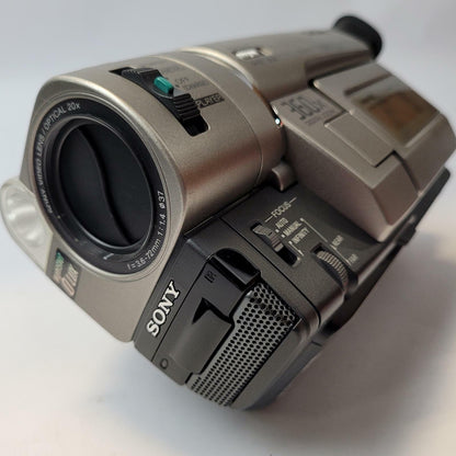 SONY CCD-TRV67 8mm Handicam Bundle | Grade B