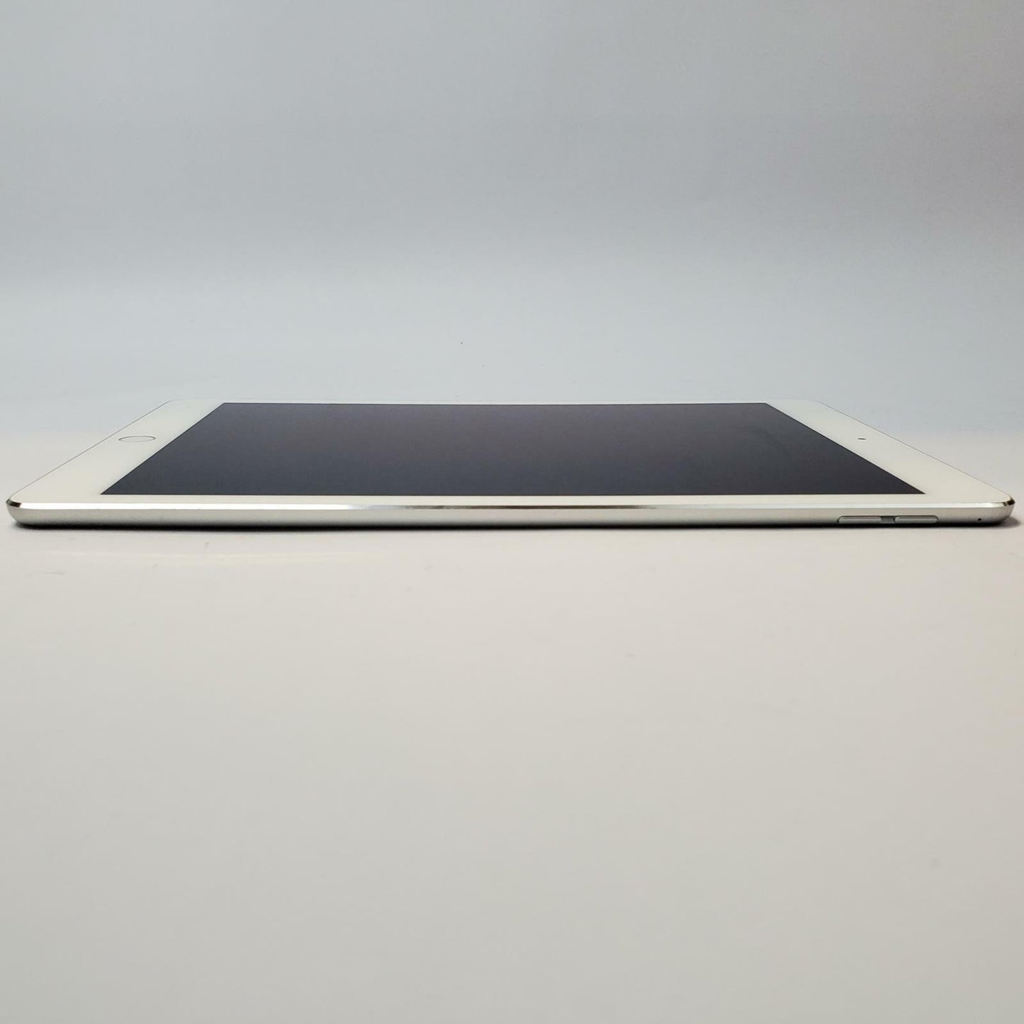 APPLE IPAD AIR 2 MGLW2LL/A 16GB WiFi Tablet (Silver) | Grade C