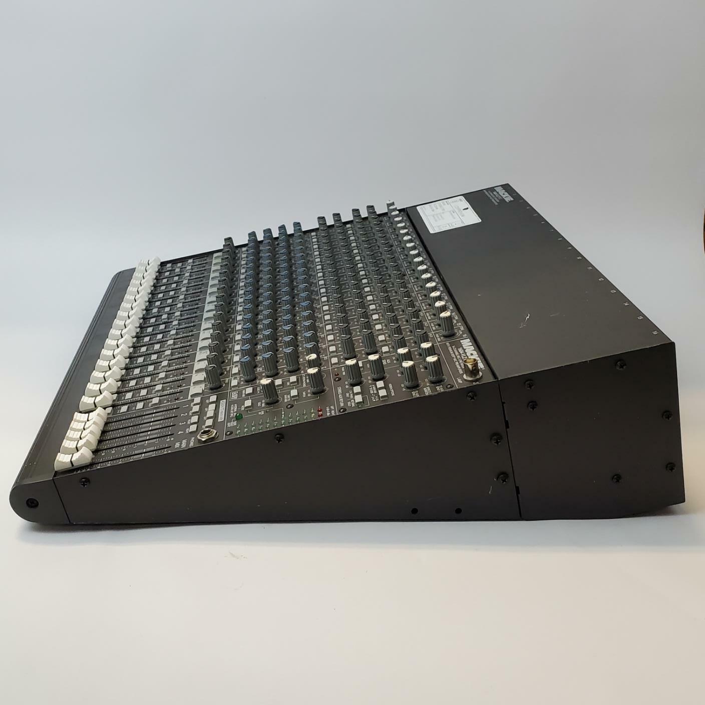 MACKIE CR1604VLZ Pro 16-Channel Mic/Line Mixer | Grade B