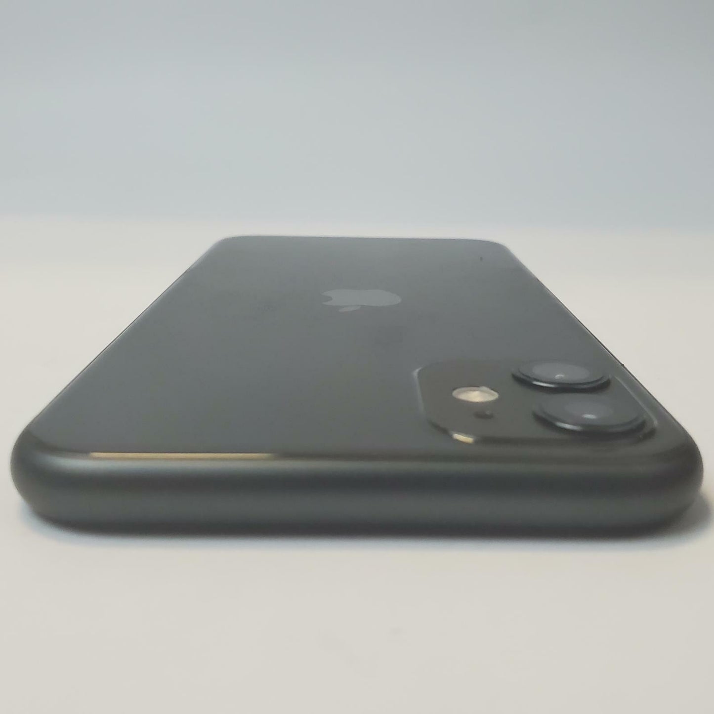 APPLE IPHONE 11 MHC43LL/A 64GB Unlocked Smartphone (Black) | Grade C