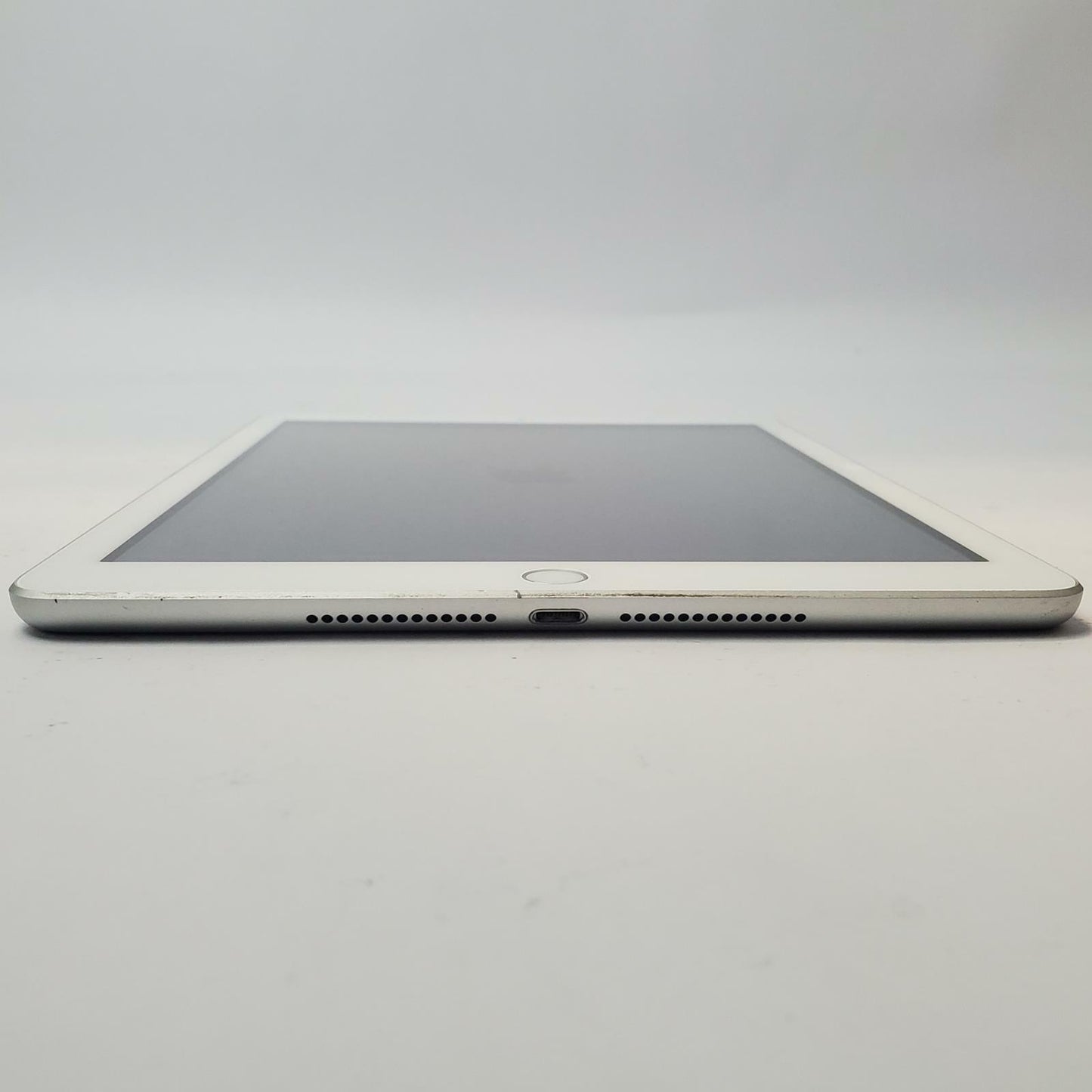 Apple iPad 5 MP2G2LL/A A1822 32GB 9.7" Tablet (Silver) | Grade C