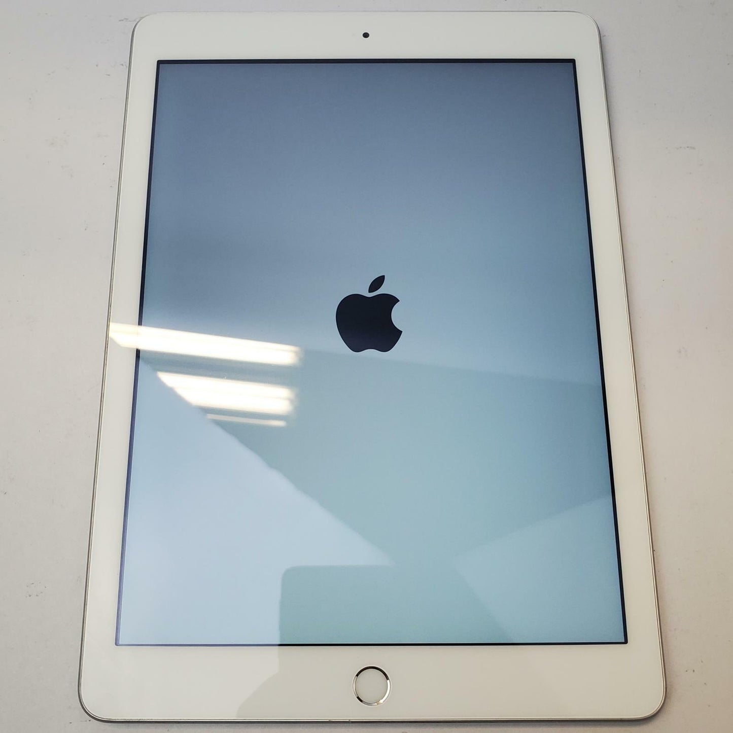 Apple iPad 5 MP2G2LL/A A1822 32GB 9.7" Tablet (Silver) | Grade C