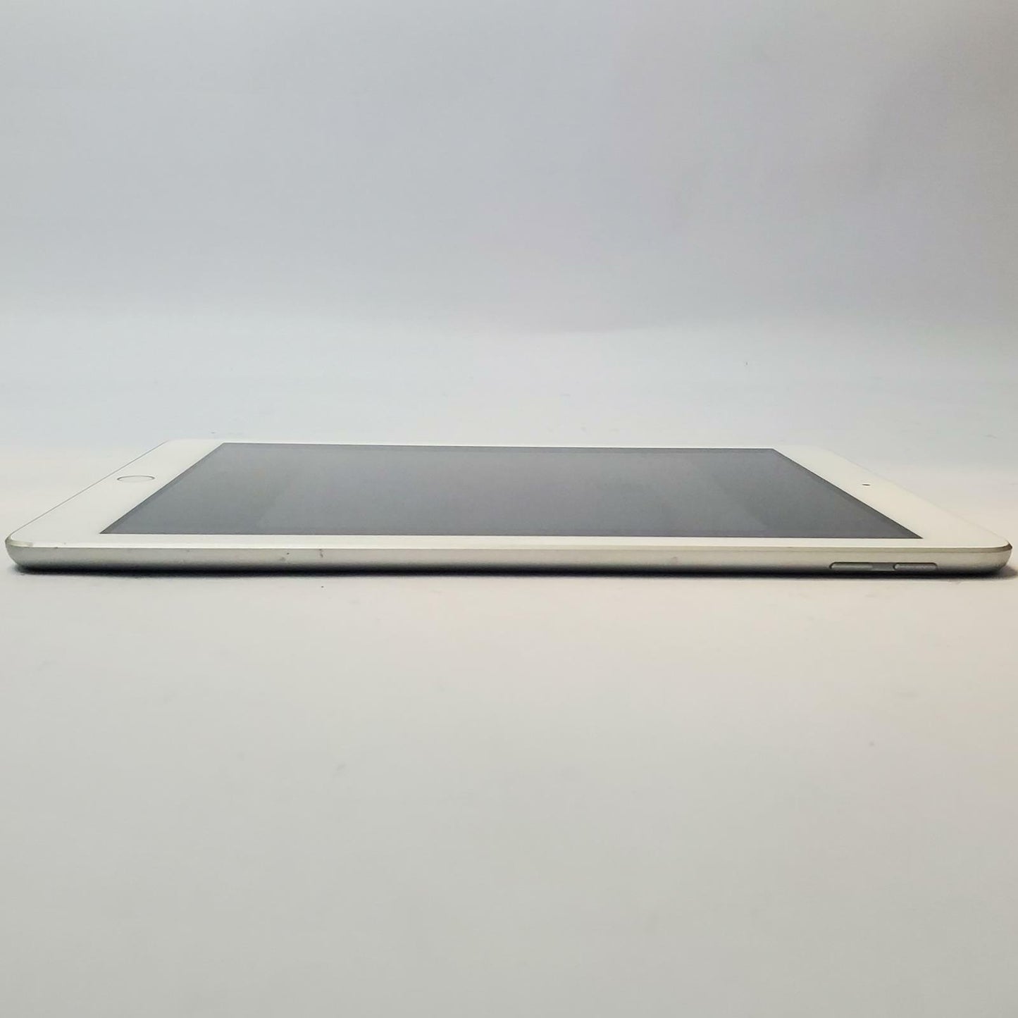 Apple iPad 5 MP2G2LL/A A1822 32GB 9.7" Tablet (Silver) | Grade C