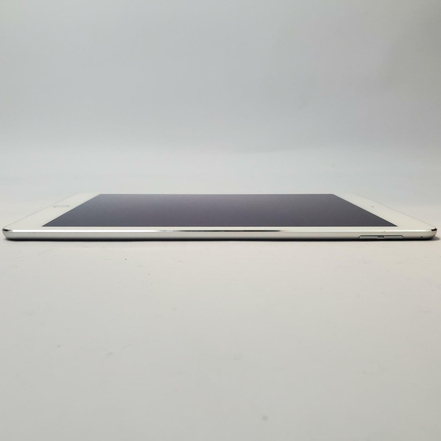 Apple iPad Air 2 MNV62LL/A A1566 32GB 9.7" Tablet (Silver) | Grade C