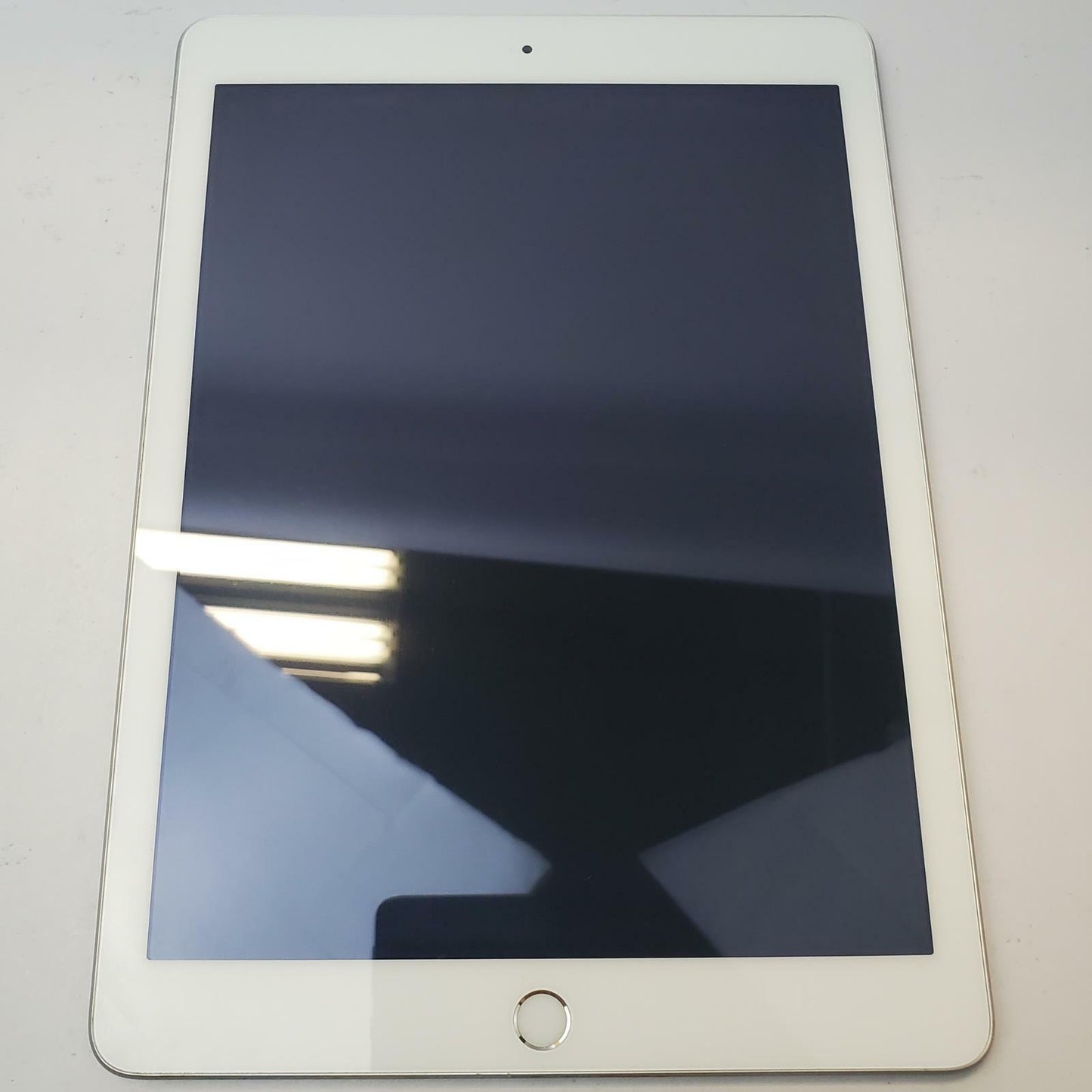 Apple iPad 5 MP2G2LL/A A1822 32GB 9.7" Tablet (Silver) | Grade C