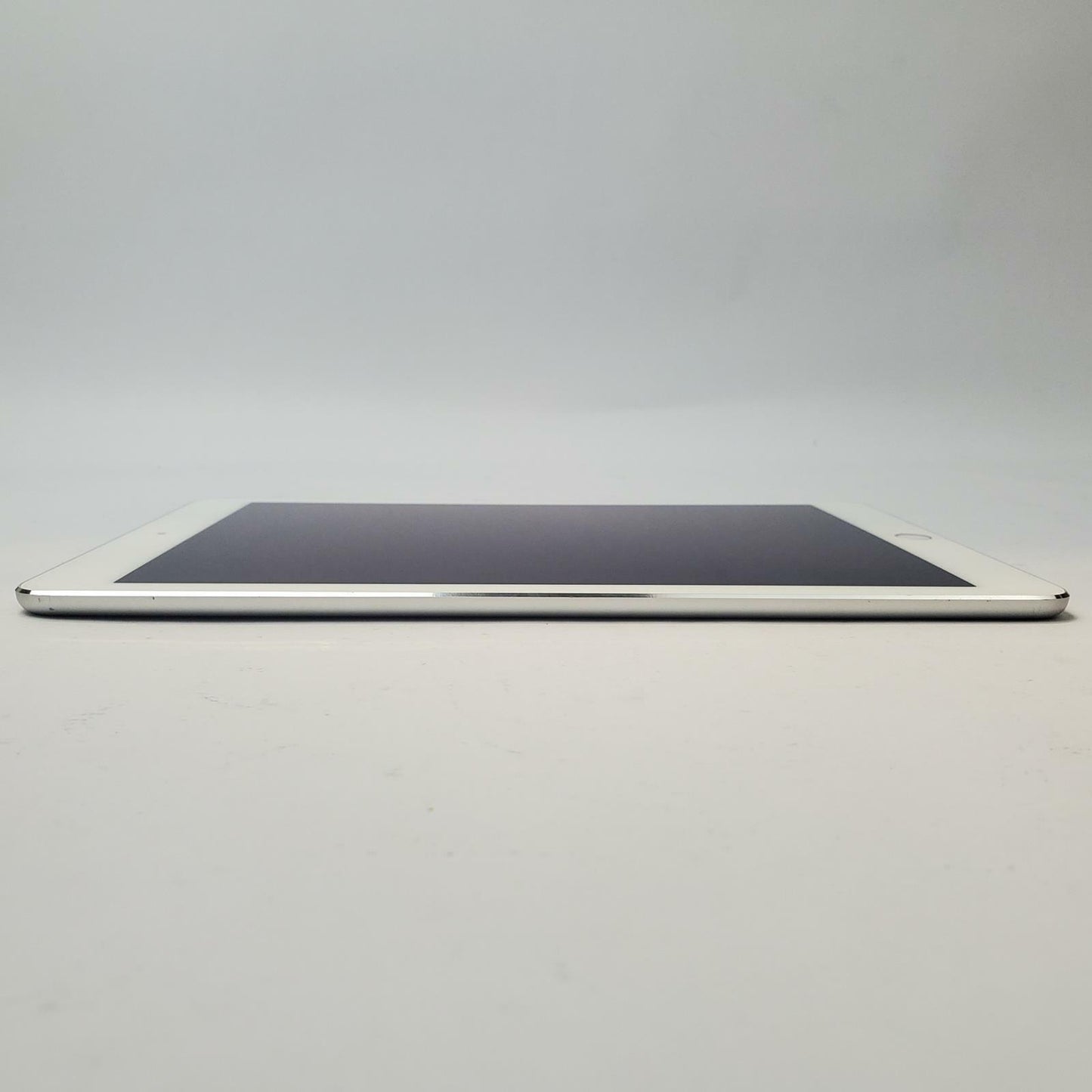 Apple iPad Air 2 MNV62LL/A A1566 32GB 9.7" Tablet (Silver) | Grade C