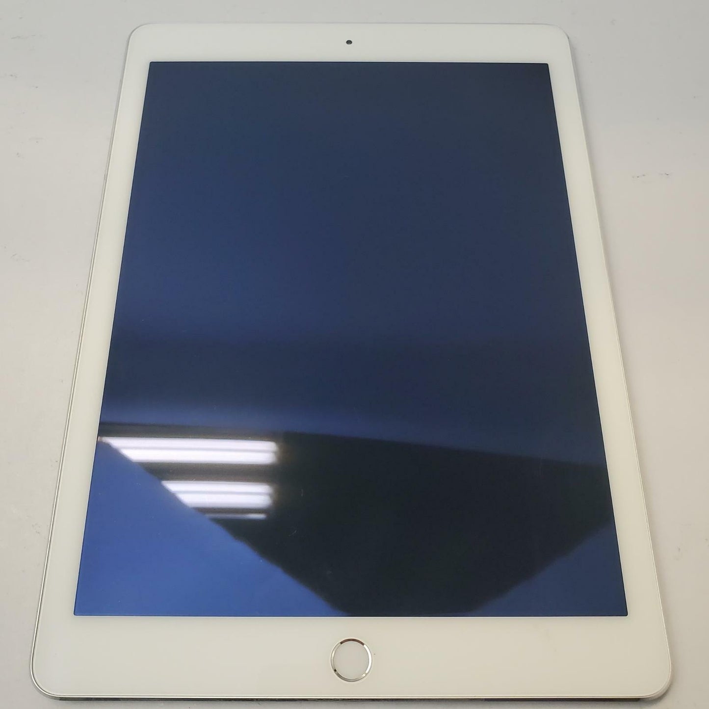 Apple iPad Air 2 MNV62LL/A A1566 32GB 9.7" Tablet (Silver) | Grade C