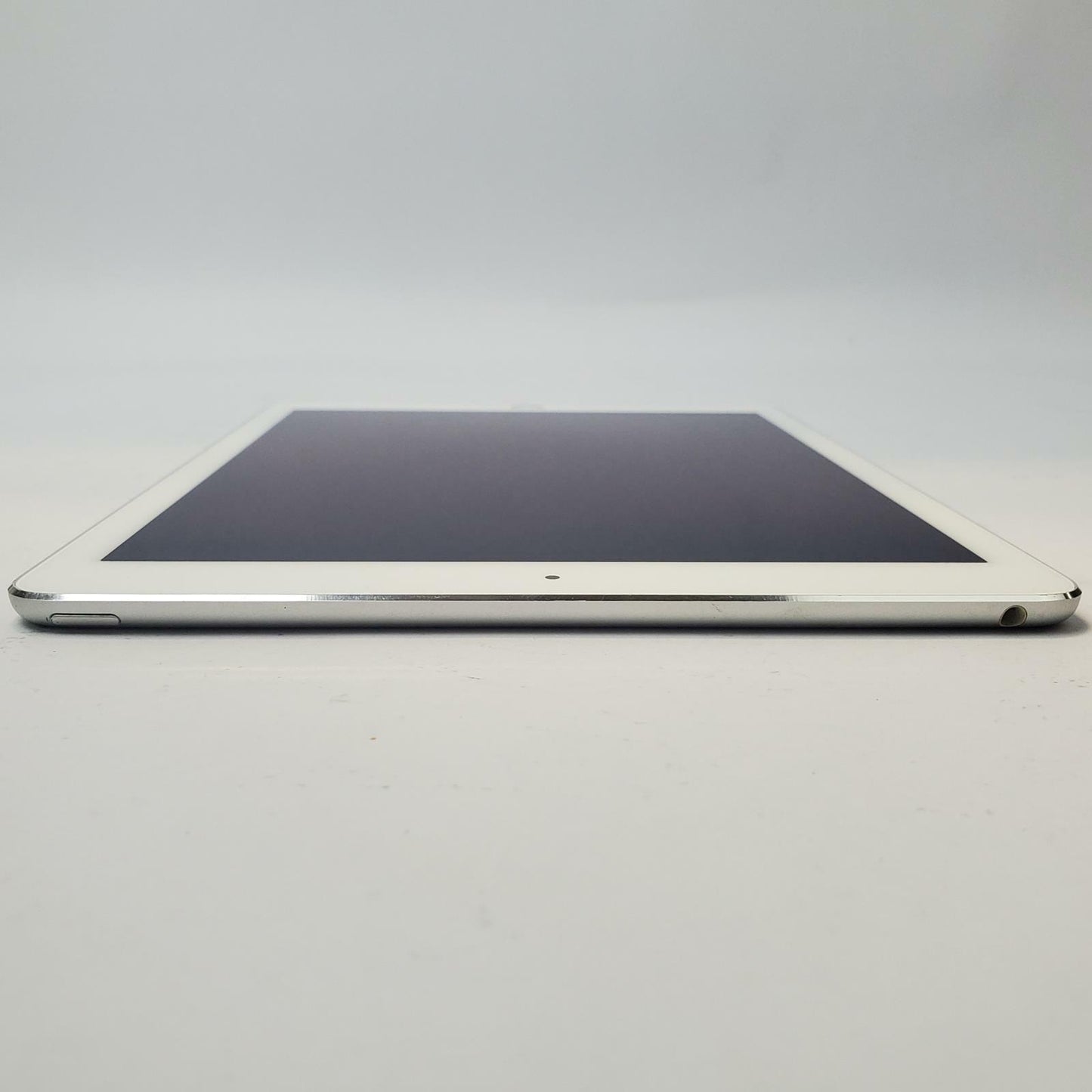 Apple iPad Air 2 MNV62LL/A A1566 32GB 9.7" Tablet (Silver) | Grade C