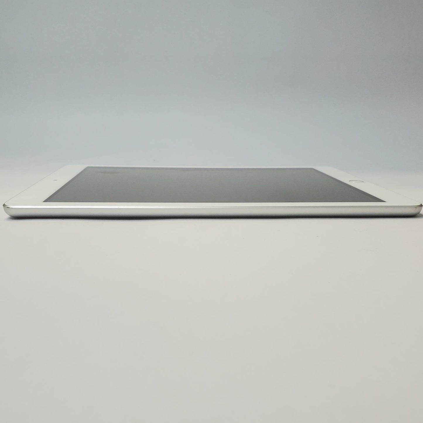 APPLE IPAD 6TH GEN MR7G2LL/A 32GB WiFi Tablet (Silver) | Grade C