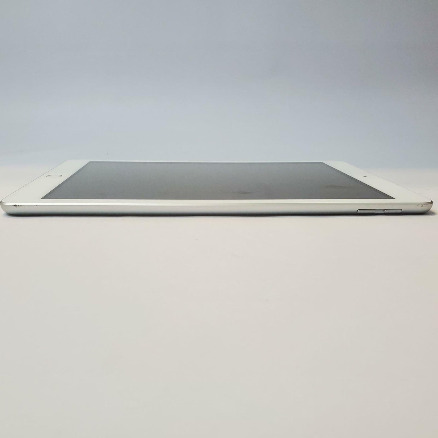 APPLE IPAD 6TH GEN MR7G2LL/A 32GB WiFi Tablet (Silver) | Grade C