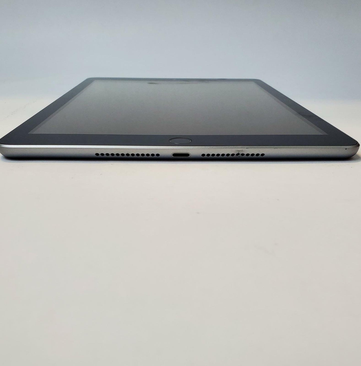 APPLE IPAD 6TH GEN MR7C2LL/A 128GB WiFi/Cellular Tablet (Space Gray) | Grade C