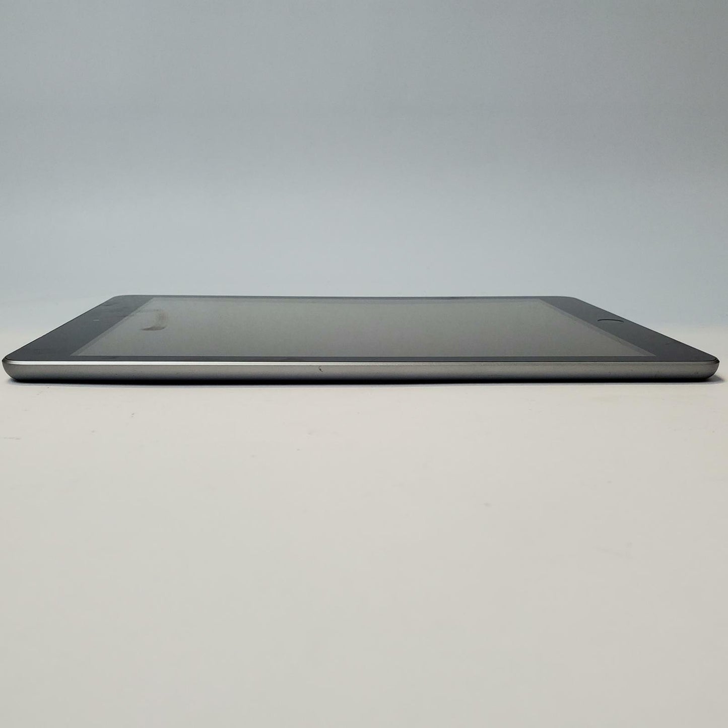 APPLE IPAD 6TH GEN MR7C2LL/A 128GB WiFi/Cellular Tablet (Space Gray) | Grade C