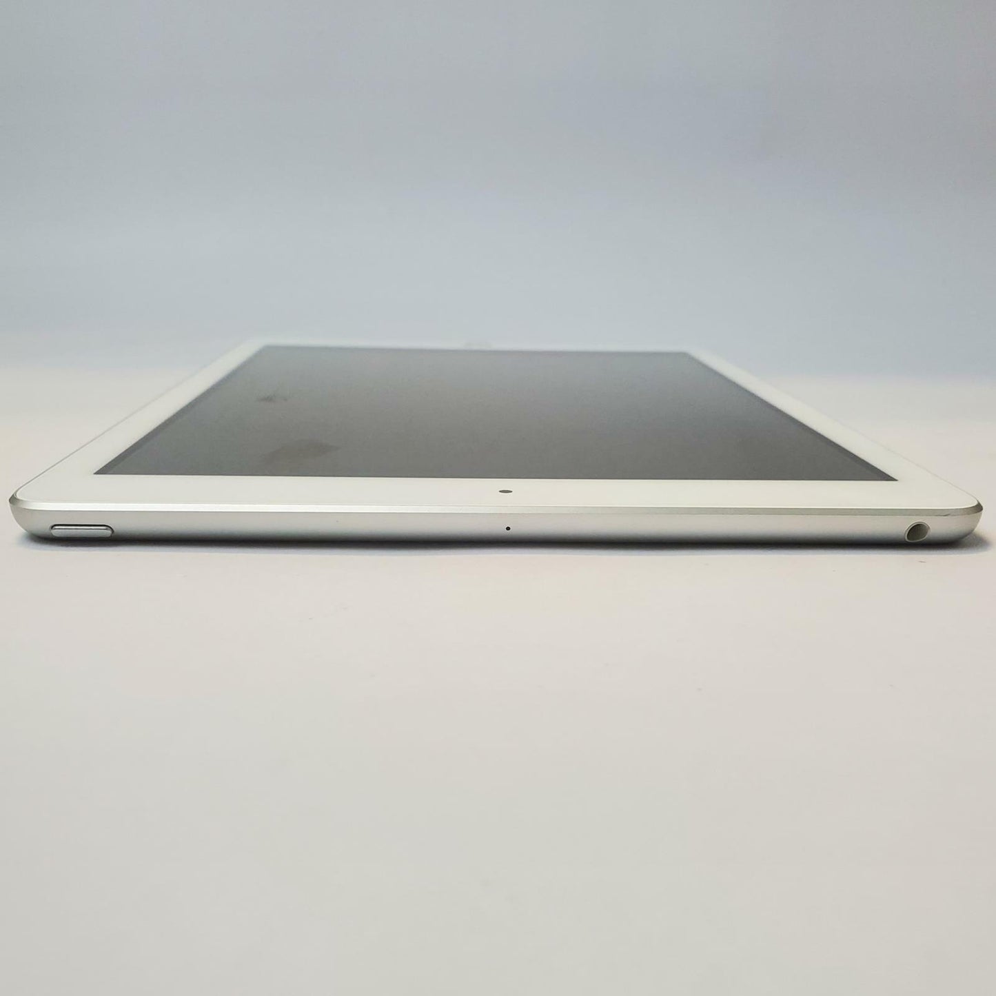 APPLE IPAD 6TH GEN MR7G2LL/A 32GB WiFi Tablet (Silver) | Grade C