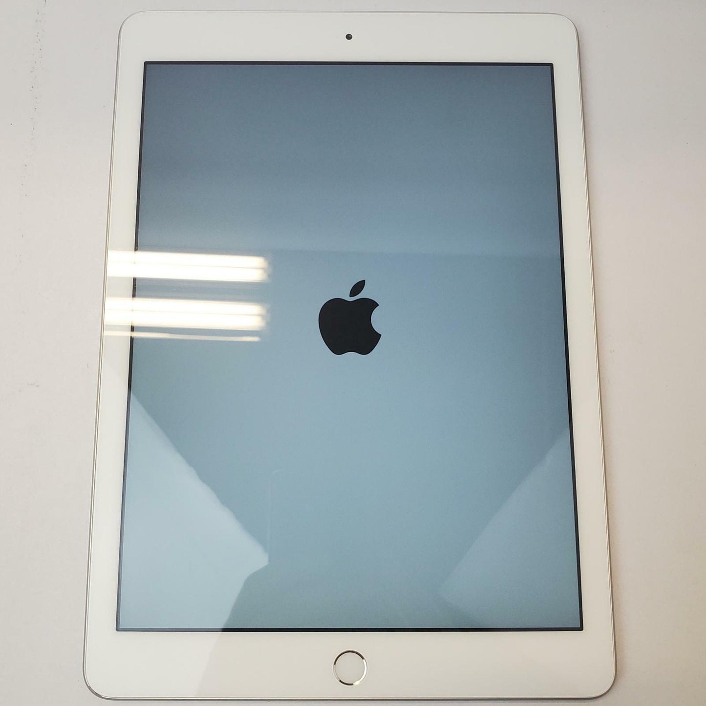 APPLE IPAD 6TH GEN MR7G2LL/A 32GB WiFi Tablet (Silver) | Grade C