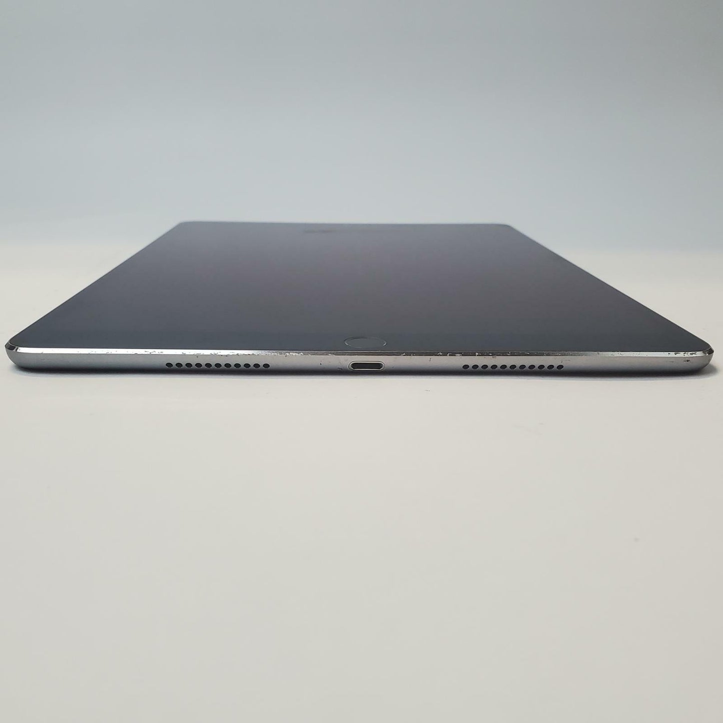 APPLE iPad Pro 10.5" MQDT2LL/A 64GB WiFi Tablet (Space Gray) | Grade C