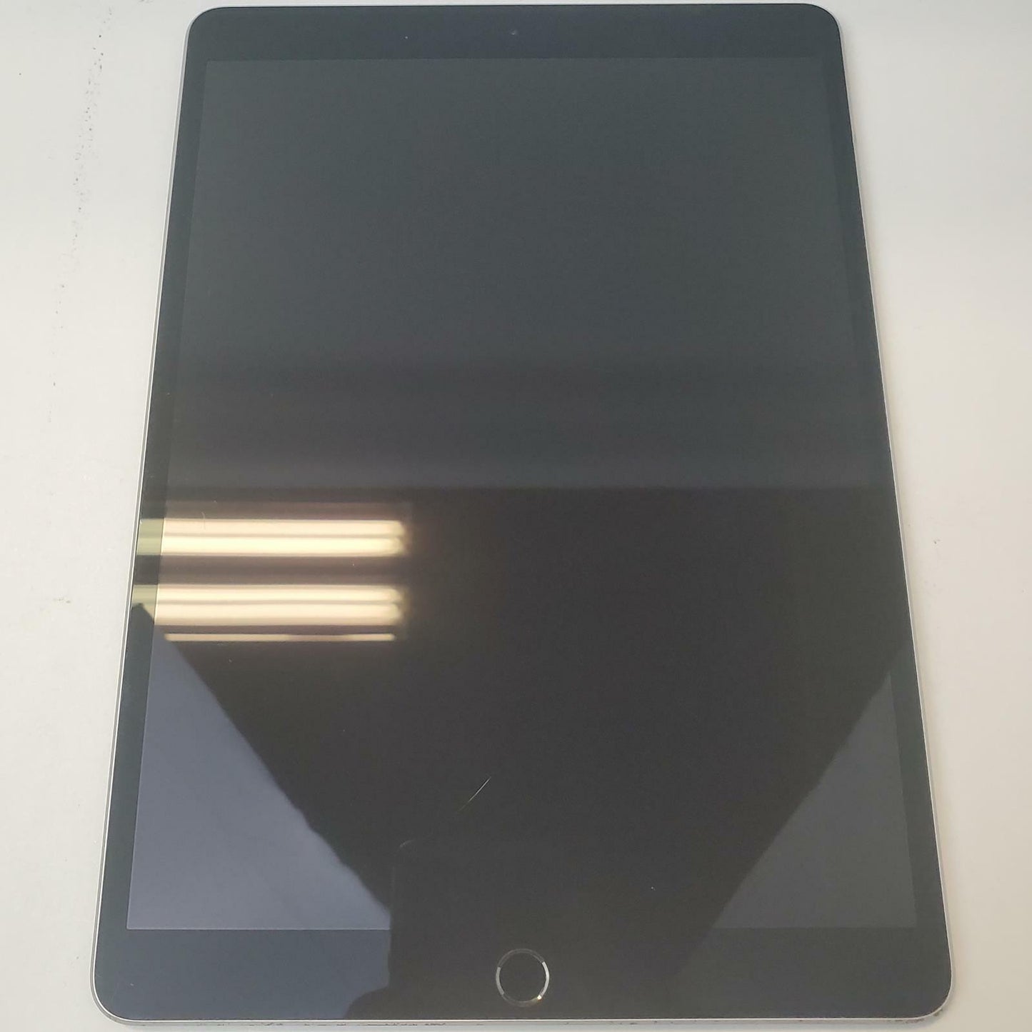 APPLE iPad Pro 10.5" MQDT2LL/A 64GB WiFi Tablet (Space Gray) | Grade C