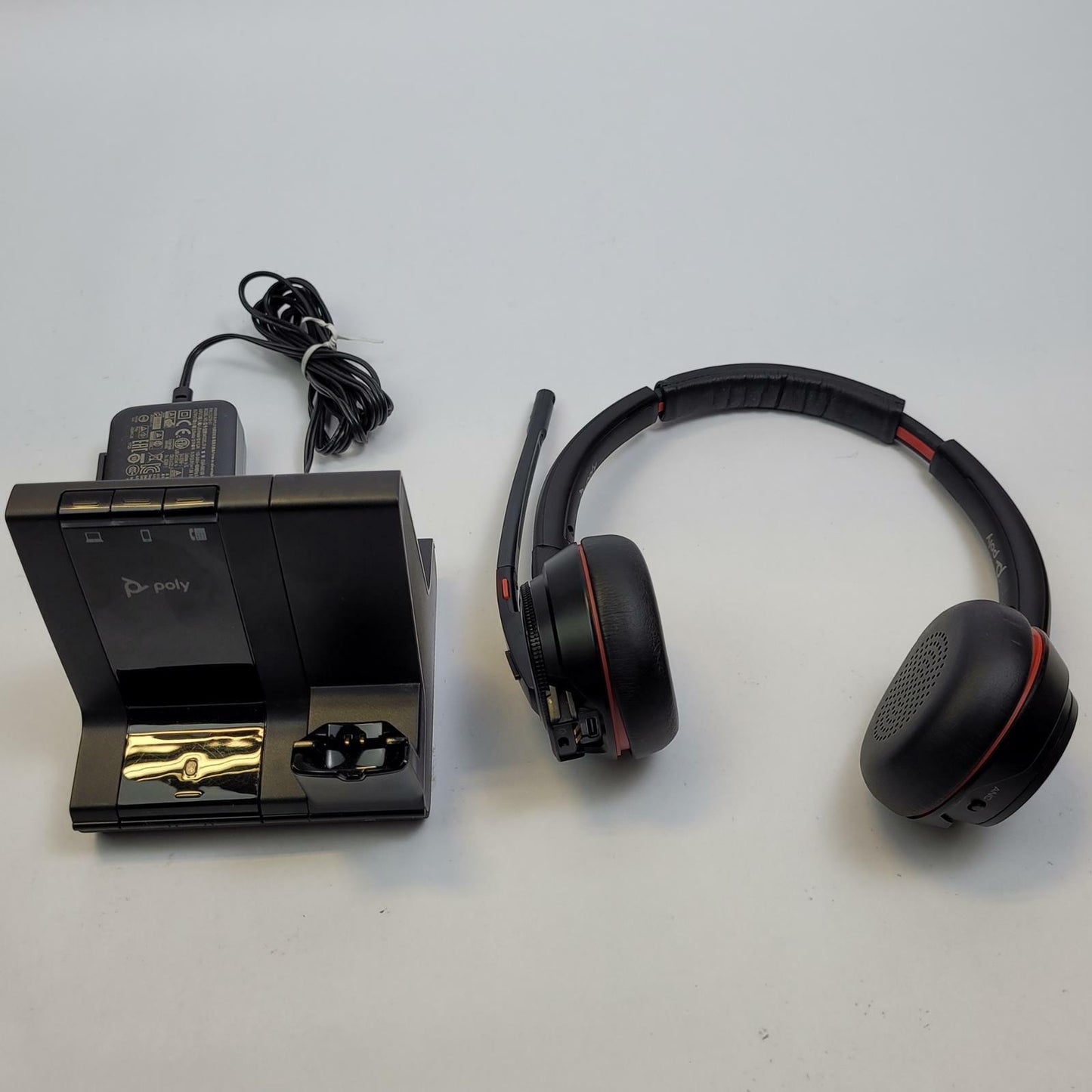 Plantronics W8200B USB-C Wireless Headset w/ Base Stand | Grade A