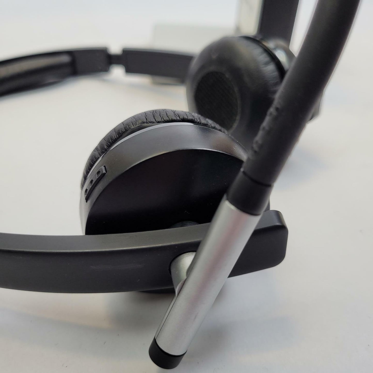 Logitech Dual H820e Bluetooth Wireless Headset w/ Stand | Grade A